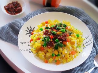 13、好看的蛋炒饭炼成记,你还可以搭配一些小菜、酱一起食用，味道美美的哦！