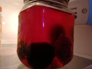 13、杨梅荔枝饮,密封冰箱冷藏几个小时。