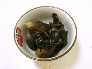 7、甜虾饭团,木耳泡发好