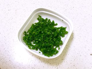 9、甜虾饭团,香葱叶切成末