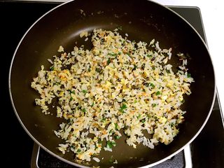 18、甜虾饭团,翻炒均匀即可