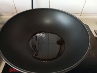 12、手擀炸酱面,等锅时另起一锅热油