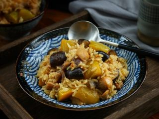 12、南瓜香菇鸡腿焖饭,香气扑鼻，一碗不够。