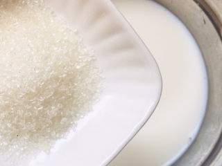 9、姜撞奶,在倒入白糖～