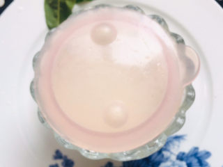 14、姜撞奶,盖上盖子，等待⌛️20分钟～待凝固，切记不要搅拌～