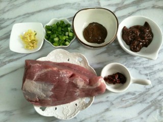 2、炸酱面,准备酱的食材