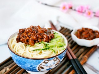 16、炸酱面,来吧,吃面吧,简单快手,味道不错哦~