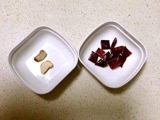 2、什锦卤煮,肉蔻和干红辣椒