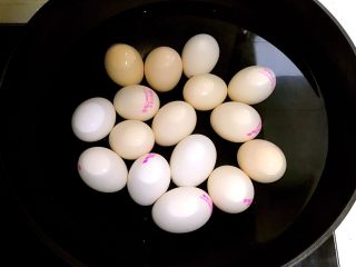 8、什锦卤煮,笨鸡蛋冷水下锅，水开后煮10分钟