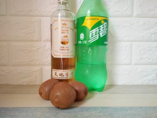 1、猕猴桃苹果醋饮,苹果醋，雪碧，狗猕猴桃