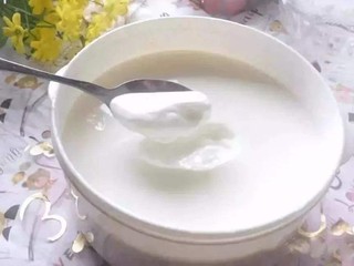 6、风味酸奶,酸奶发酵完成后可立即食用，放入冰箱冷藏后食用，风味更佳!食用时另可根据个人喜好加入白糖或者果酱、蜂蜜等调味。