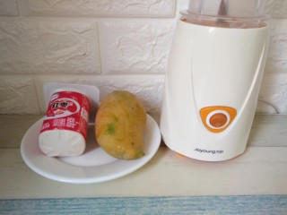 1、芒果酸奶杯,原料：芒果，酸奶