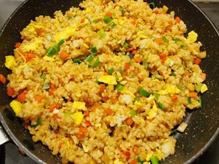 14、咖喱蛋炒饭,翻拌均匀  关火