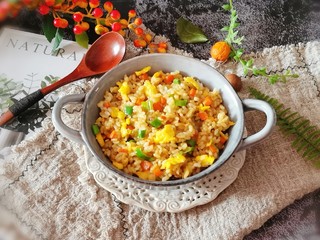 16、咖喱蛋炒饭,美味诱人 操作快捷