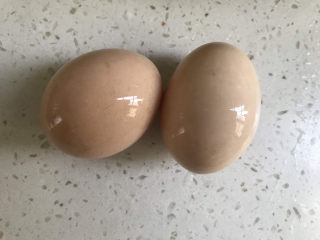 2、黄金土豆丝饼,鸡蛋洗掉鸡粪