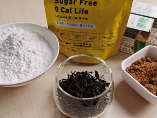 1、宅家自制珍珠奶茶,提前准备好材料。