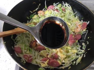 21、虾仁什蔬炒面,老抽1/3汤勺