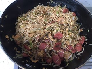 26、虾仁什蔬炒面,翻炒均匀（不用放水 蔬菜里面出水很多）