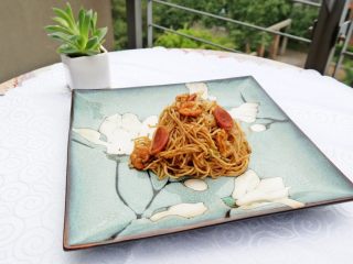 30、虾仁什蔬炒面,淋上少许辣椒油跟醋 味道更好吃