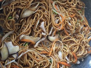 20、肉丝炒面,翻炒均匀