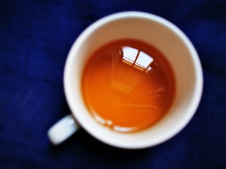 7、土鸡蛋桂圆枸杞红枣茶,其他什么也没有放，炖出来的汤色就已经美极了。