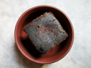 8、土鸡蛋桂圆枸杞红枣茶,如果喜欢甜一点，可以放一块黑糖。调味也滋补。