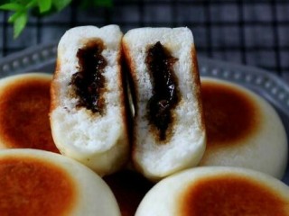 19、香甜红糖锅盔,香甜柔软的红糖小锅盔就做好啦。