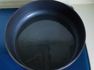 10、圆菜捞粉丝,热锅冷油，油可以适当多一点