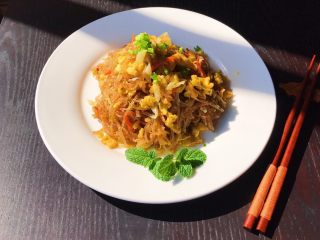 22、圆菜捞粉丝,装盘食用吧