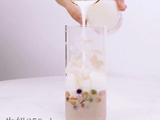 6、家庭版喜茶同款——芋泥波波冰,倒入牛奶