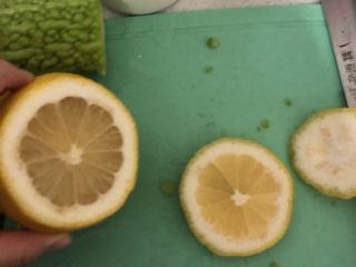 3、夏日清肠饮品,柠檬防止榨汁边苦，要把柠檬的皮????还有籽去掉