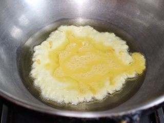 8、素炒饭,倒入鸡蛋
