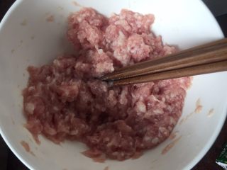 12、日式煎饺,打至猪肉蓬发