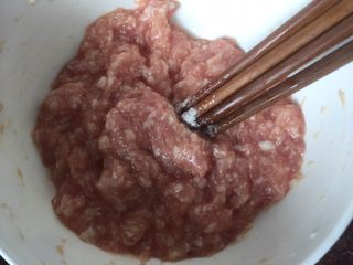 14、日式煎饺,打至蓬发后加入清酒打