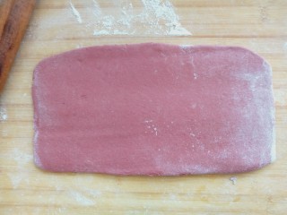 11、花样面食-福袋,然后再擀成长方形的面片