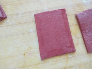 15、花样面食-福袋,取一片，三个边蘸点水