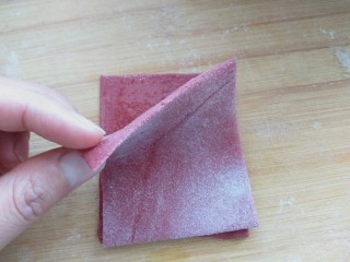 16、花样面食-福袋,另取一张面片粘到一起