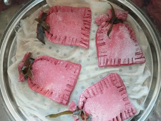 22、花样面食-福袋,凉水放蒸锅，开锅后蒸10分钟