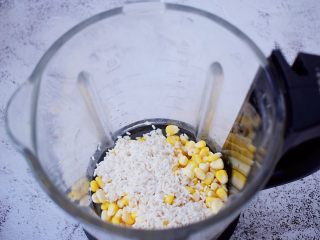 5、香浓奶香玉米汁,加入糯米