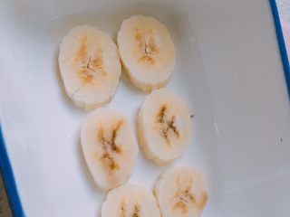 3、香蕉蛋奶烤燕麦,3️⃣ 香蕉????切片，垫在碗的下面铺底。