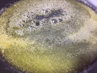 8、紫薯苹果球&山药????球,开小火至黄油全部融化