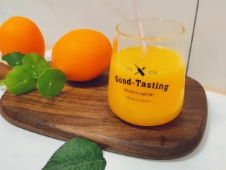 8、鲜榨橙汁,成品完成。