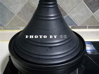 9、干锅粉条,加盖,中火2分钟,再转小火2分钟,关火;