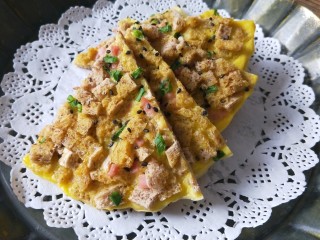 13、馒头抱蛋,切小块