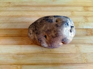 1、香辣土豆焖饭,土豆一个