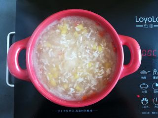 13、菠萝银耳羹,继续小火煲10分钟就可以开吃了