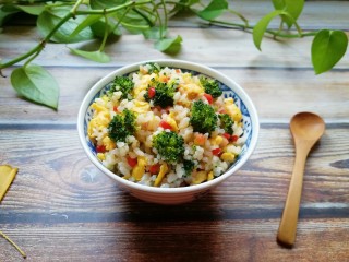 15、西兰花蛋炒饭,西兰花蛋炒饭做好了。