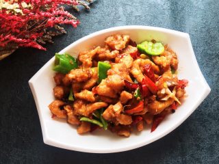 17、豆瓣鸡 中餐厅版,起锅前将青椒放入，装盘即可，美味豆瓣鸡好了