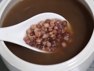 9、红豆薏米糊,再过1小时后红豆薏米已经软烂开花了