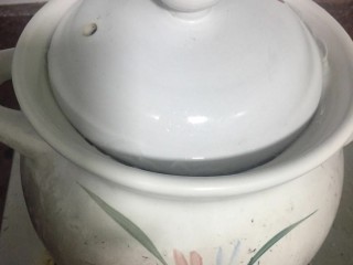 6、红枣银耳,加盖大火煮20分钟